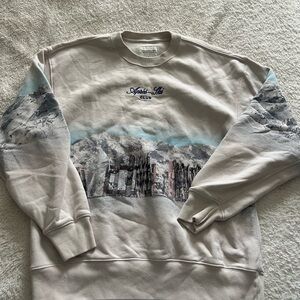 Abercrombie & Fitch Cream Crewneck Sweatshirt with Mountain Graphic